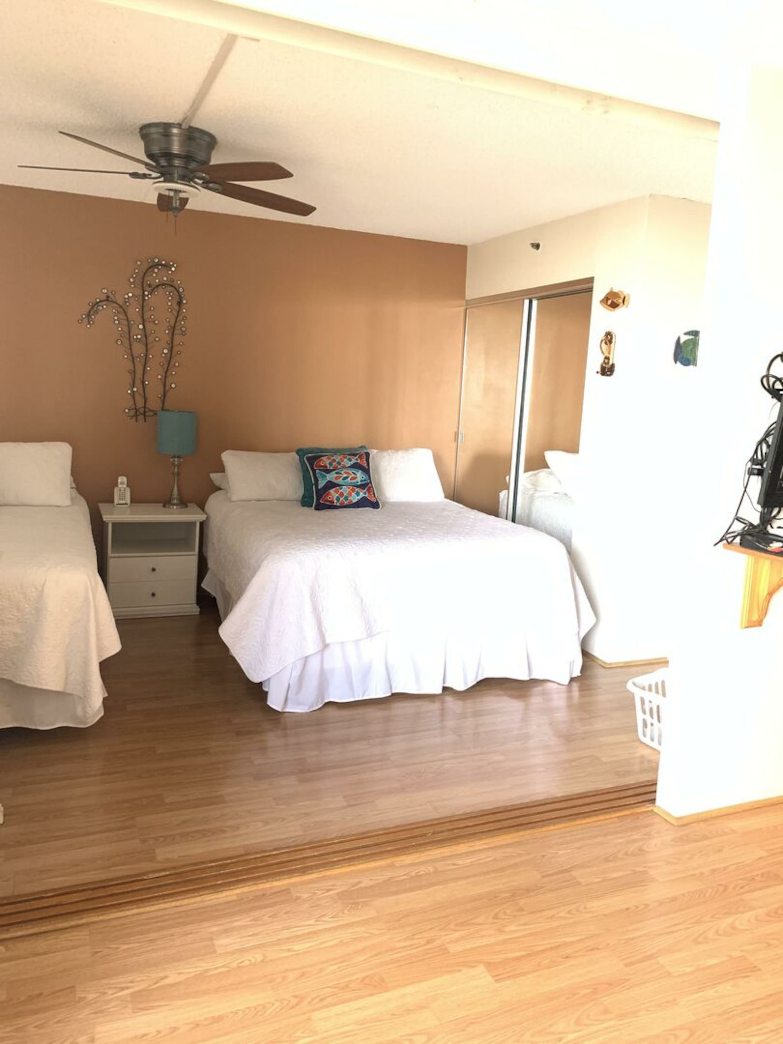 Condo in Honolulu · ★4.74 · 1 bedroom · 2 beds · 1 private bath - Image 9