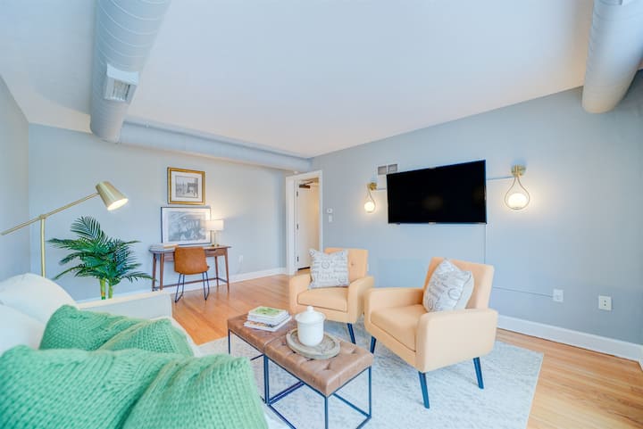 Lovely Mid-century Modern - Apt B - Muskegon, MI