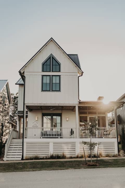 Carlton Landing Vacation Home | Crew's Cottage