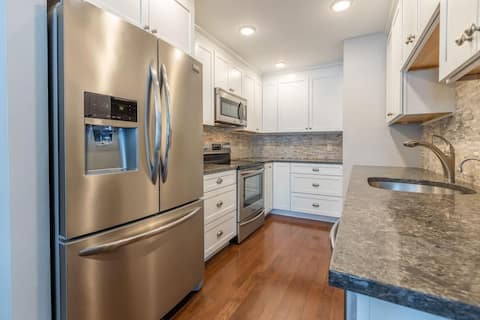 Ski In / Ski Out 4BR / 3BA Private Hot Tub and sha