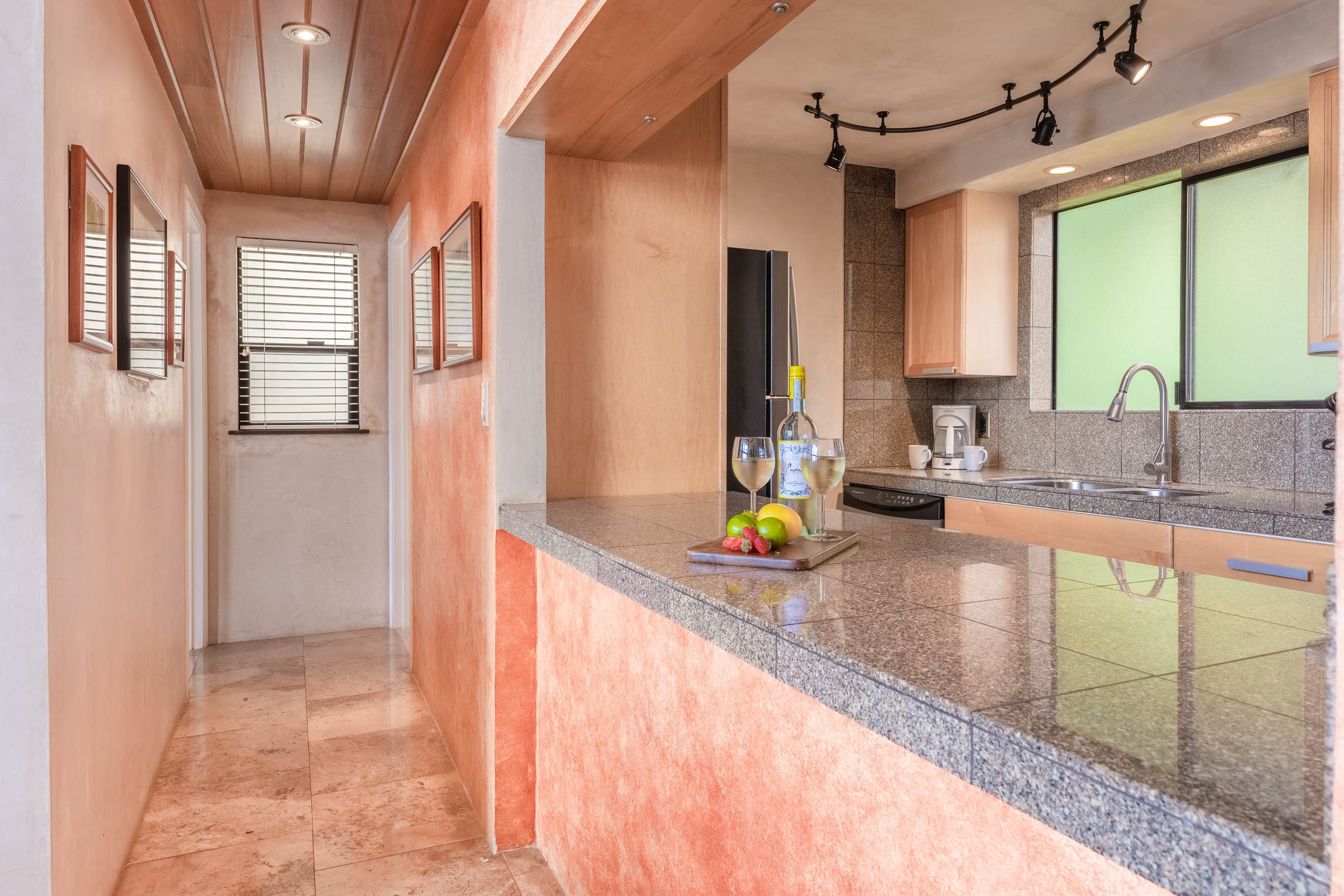 Condo in Wailuku · ★4.84 · 2 bedrooms · 3 beds · 2 baths - Image 13