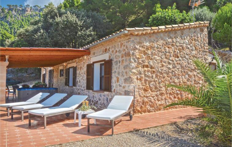 Cozy home in Estellencs with WiFi gallery image 5