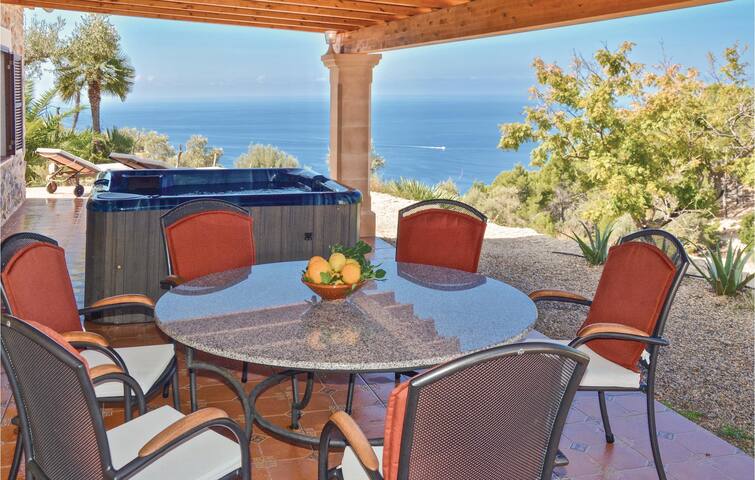 Cozy home in Estellencs with WiFi gallery image 4