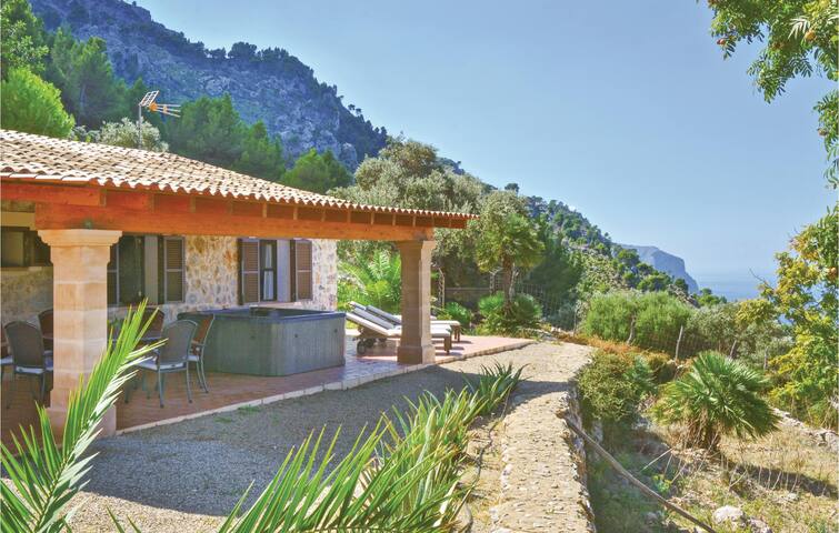 Cozy home in Estellencs with WiFi gallery image 2