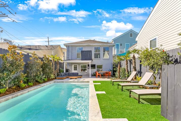 Magnificent Outdoor Paradise | Heated Pool gallery image 2