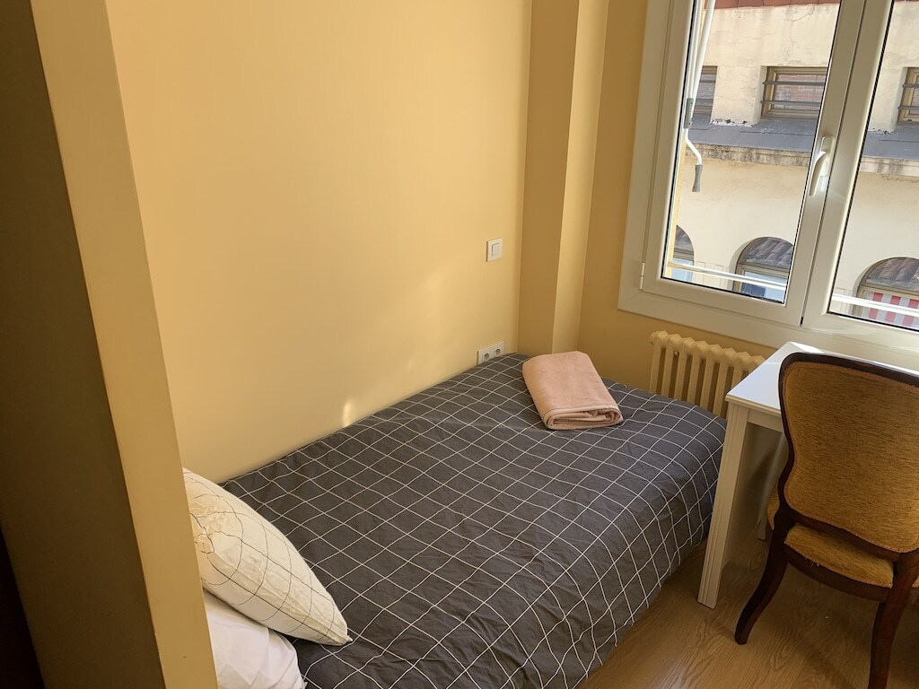 Bedroom 3, Single bed + desk, sleeps 1 person