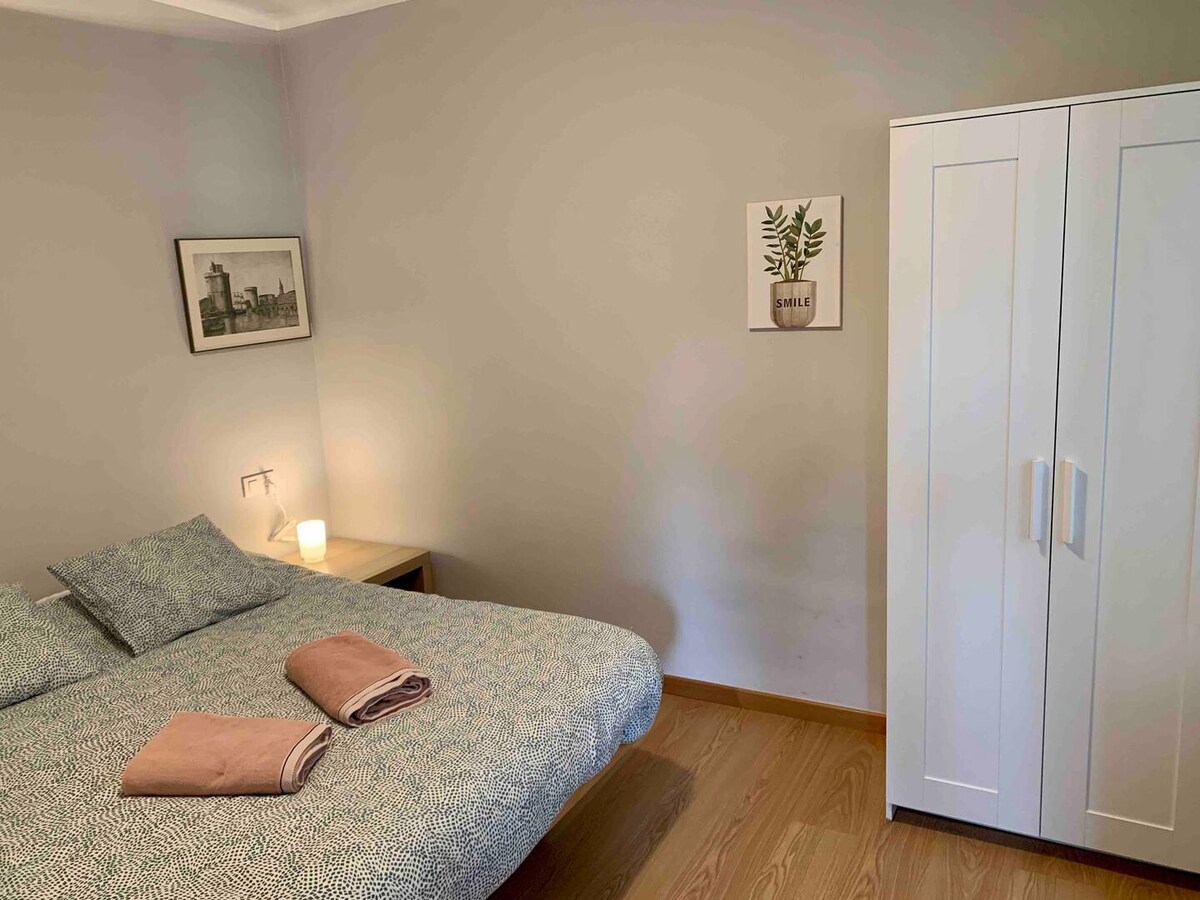 Bedroom 1, Queen size bed, sleeps up to 2 people