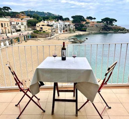 Beachfront Calella Dúplex