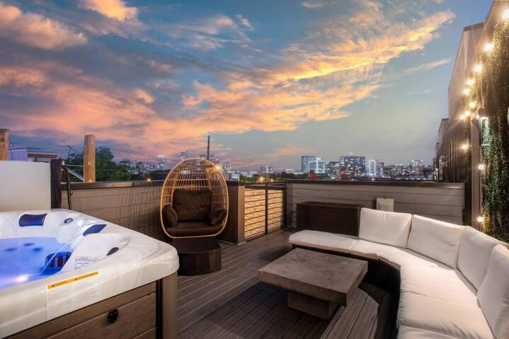 5 Star Stay! Rooftop Hot Tub + Walk to Gulch gallery image 2
