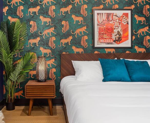 5 Star Stay! Rooftop Hot Tub + Walk to Gulch gallery image 3