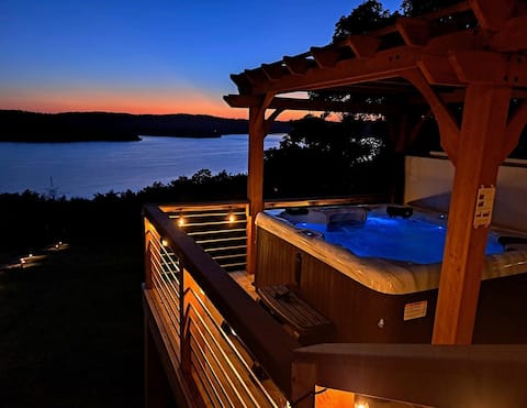 CharmingCottage-Rare Lake View-Nature Trail-HotTub