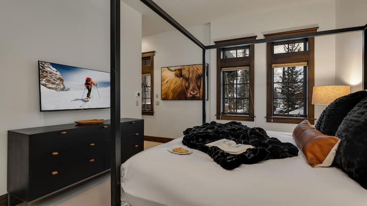 Sypialnia 2, poziom główny – apartament z łóżkiem typu king na poziomie głównym