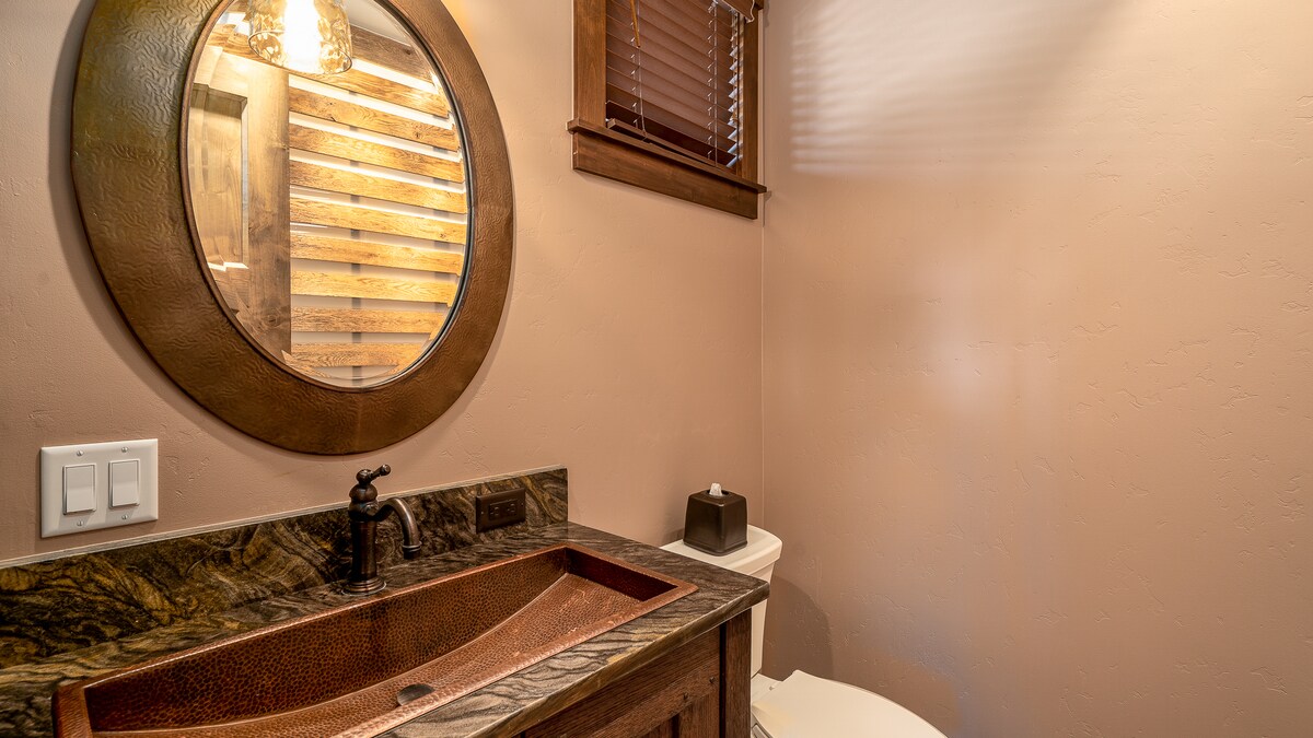 Ski in/Ski out + Hot Tub – Epic Retreat