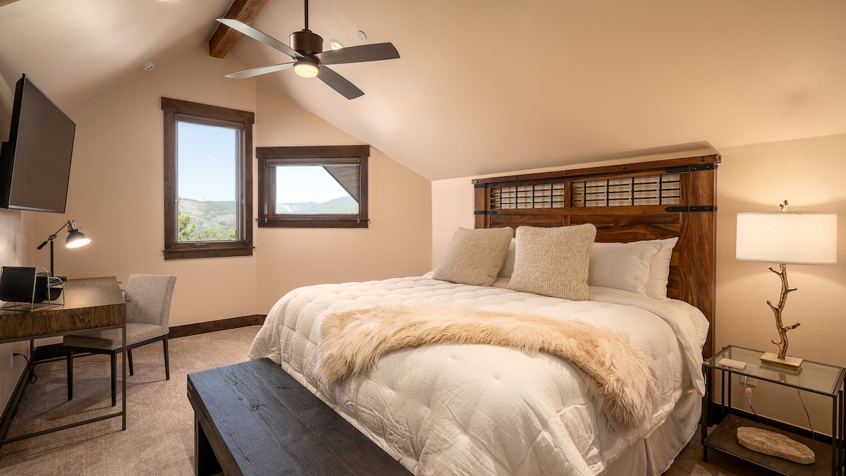 Dormitorio 3, nivel superior - Suite King 2 en el nivel superior con área de escritorio