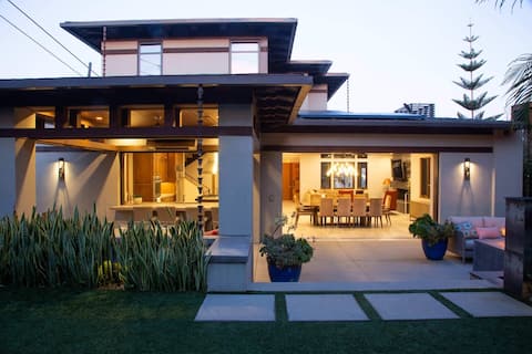 Custom Jewel in SB: Spa, Firepit, & walk to beach!