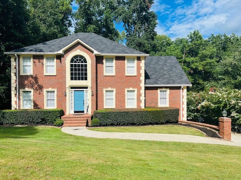 Spacious 5B/2.5b home with 4 King beds Genetix 13