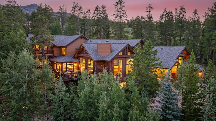 Hot Tub + Ski-in/ski-out - Majestic Mountain Lodge - Breckenridge, CO