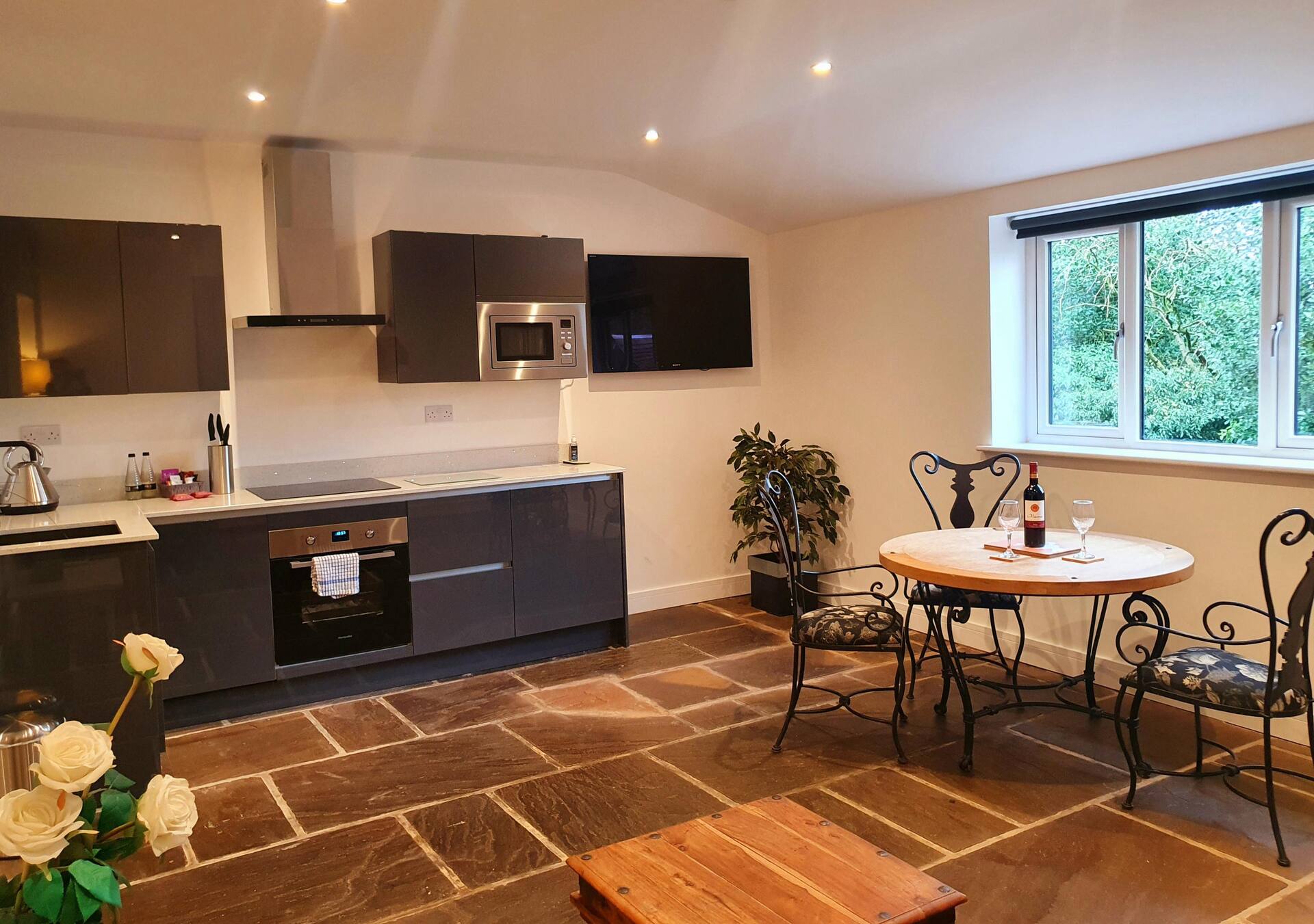 Bleasdale- Large Studio Apartment