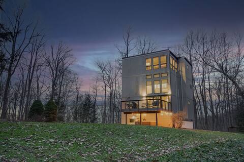 The Cube | HOT TUB + Deck | 15 Private Acres |