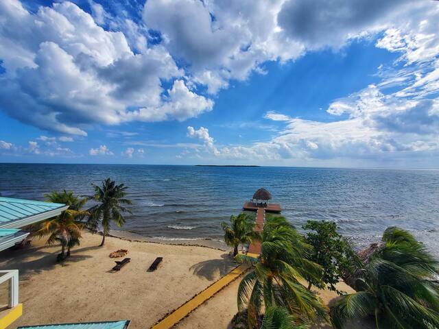 Lucky Duck Villa – Huge Beachfront, Pool and Pier gallery image 3