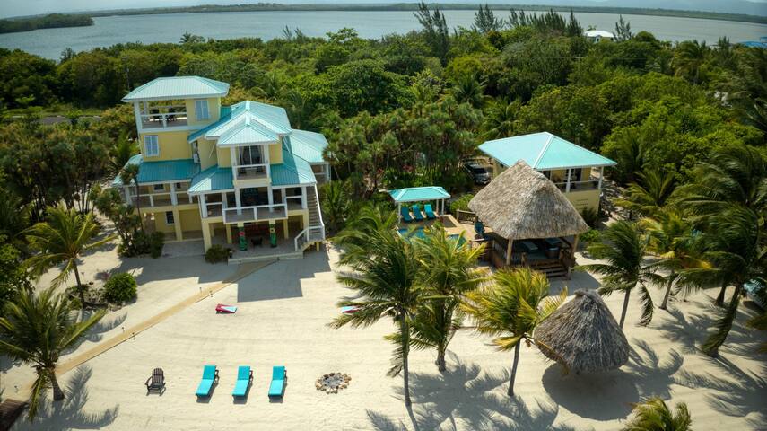 Lucky Duck Villa – Huge Beachfront, Pool and Pier gallery image 2