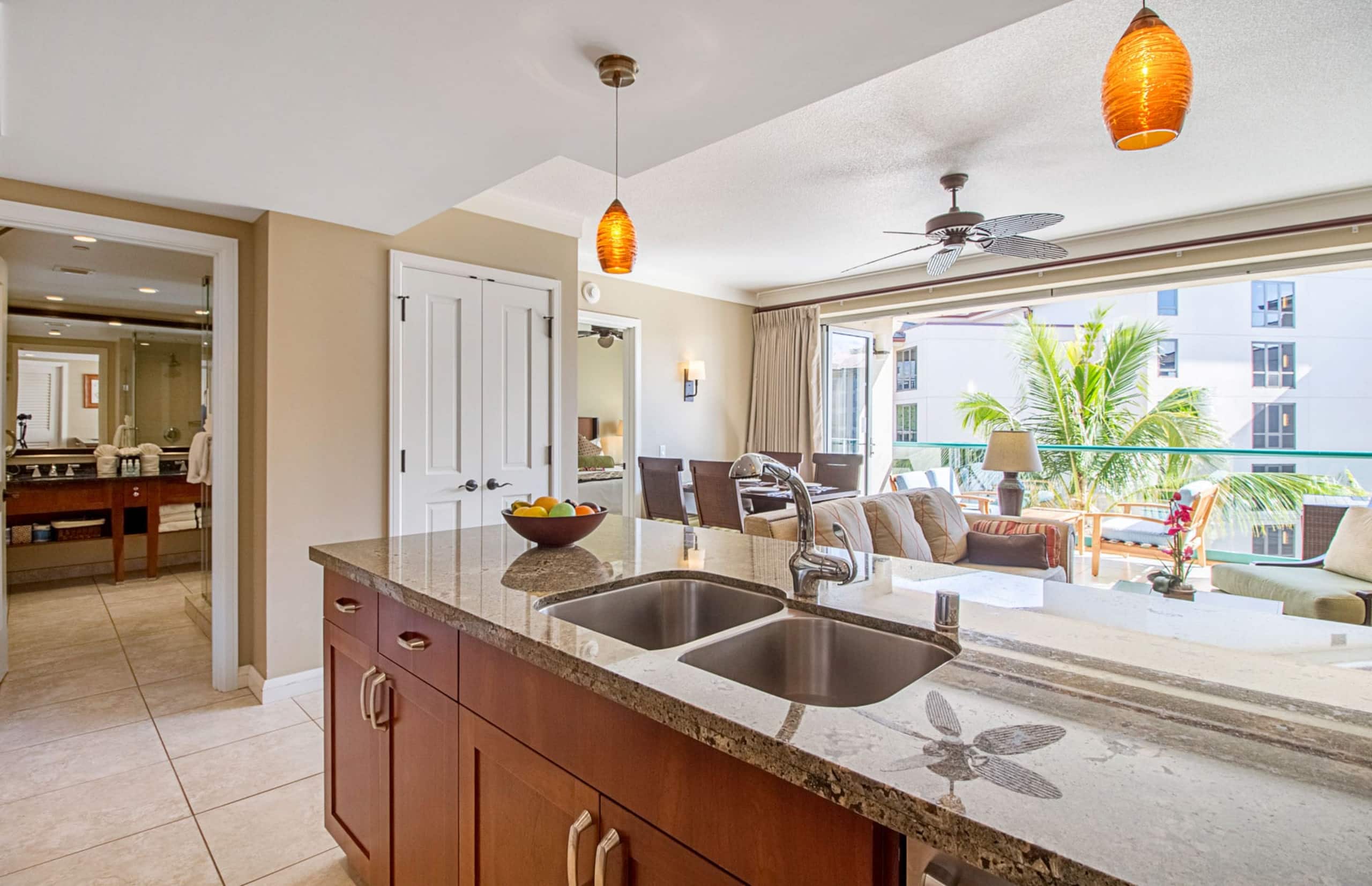 Condo in Lahaina · ★4.95 · 1 bedroom · 2 beds · 1 bath - Image 4