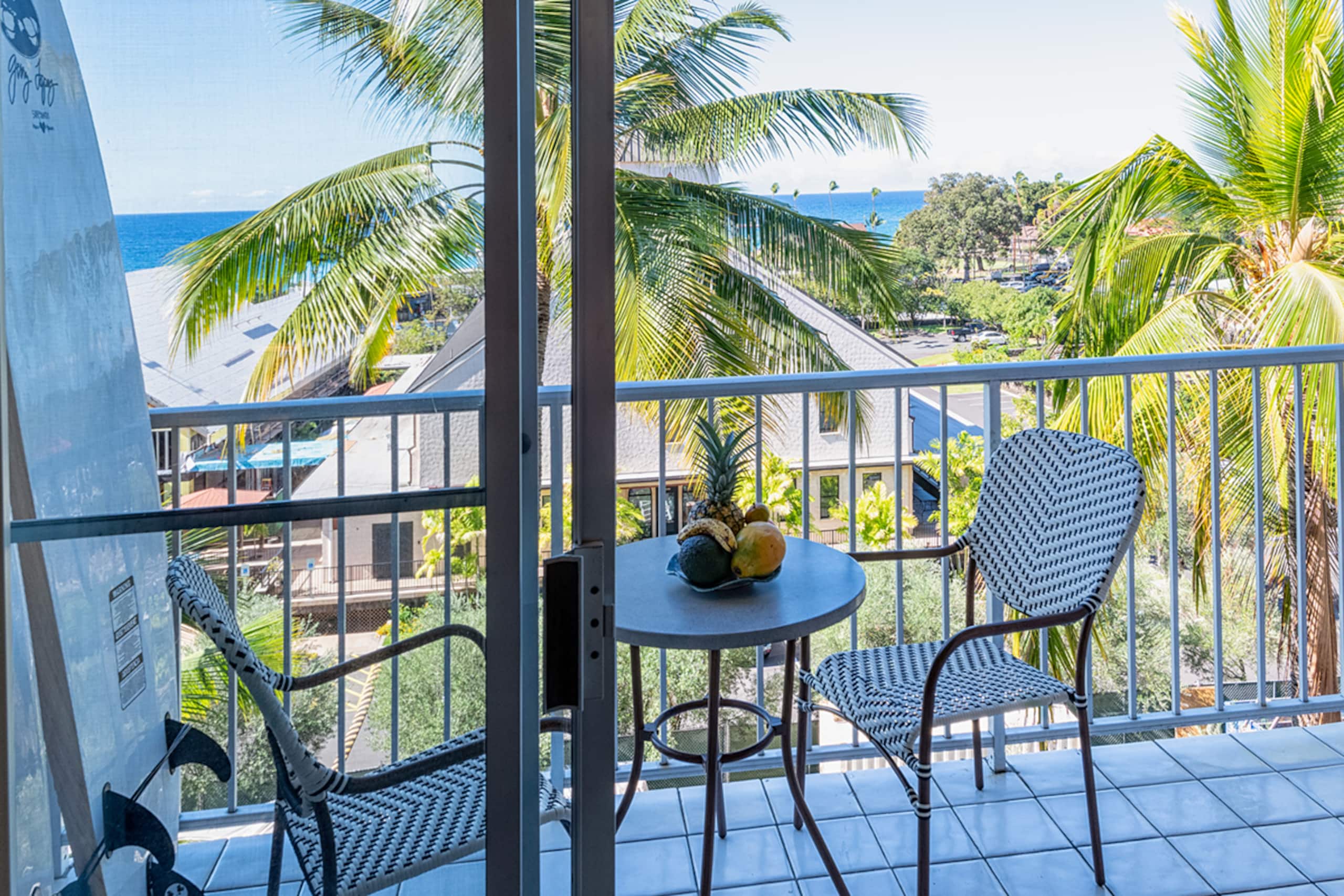 Condo in Kailua-Kona · ★4.4 · 1 bedroom · 1 bed · 1 bath - Image 9
