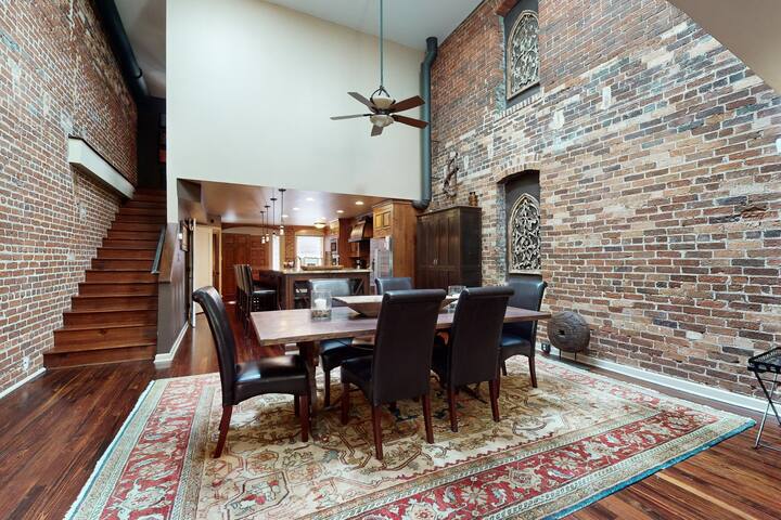 Remodeled 2BR | W/D | Chef’s Kitchen | Downtown gallery image 5