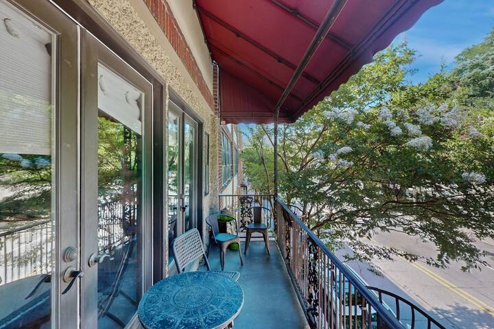 Remodeled 2BR | W/D | Chef’s Kitchen | Downtown gallery image 2