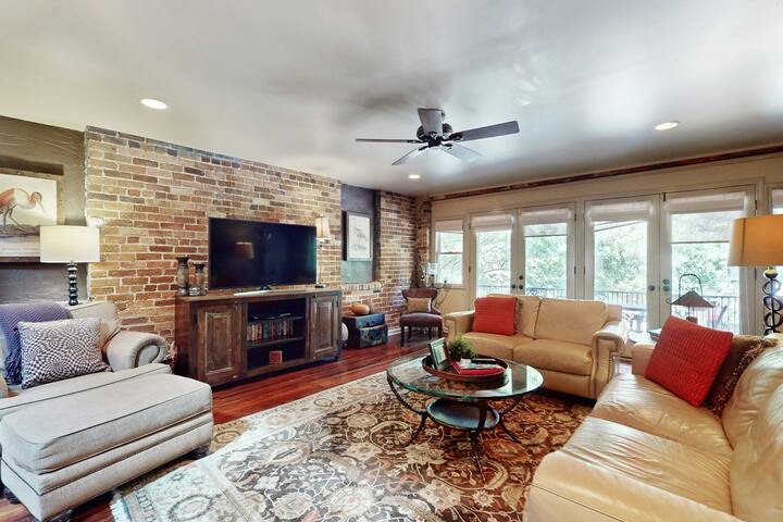 Remodeled 2BR | W/D | Chef’s Kitchen | Downtown