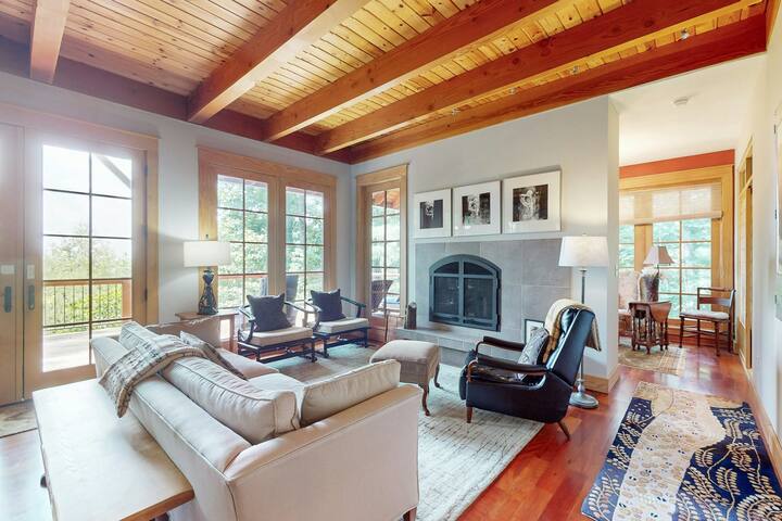 Sunset view 3BR | Fireplace | Patio gallery image 3