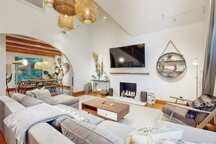 4BR | Balcony | Firepit | Home Office