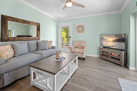 Top performing Airbnb: Key Lime Cottage by Beach Boutique Rentals in Holmes Beach