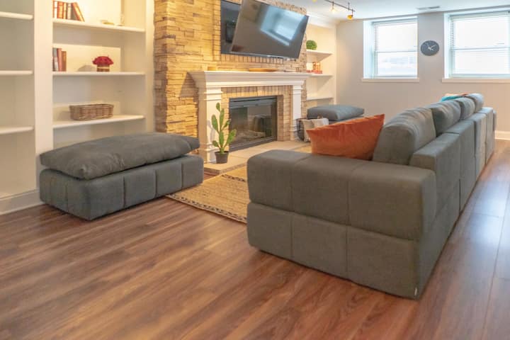 Stylish Downtown Penthouse Views / Abodebucks - St. Louis, MO