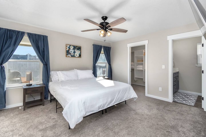 Glavna spavaća soba s bračnim krevetom (183x213) 