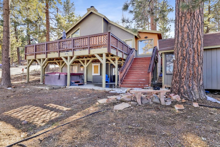 Lakeshore Cabin-hot Tub-pool Table-boat Dock- - Big Bear Lake, CA
