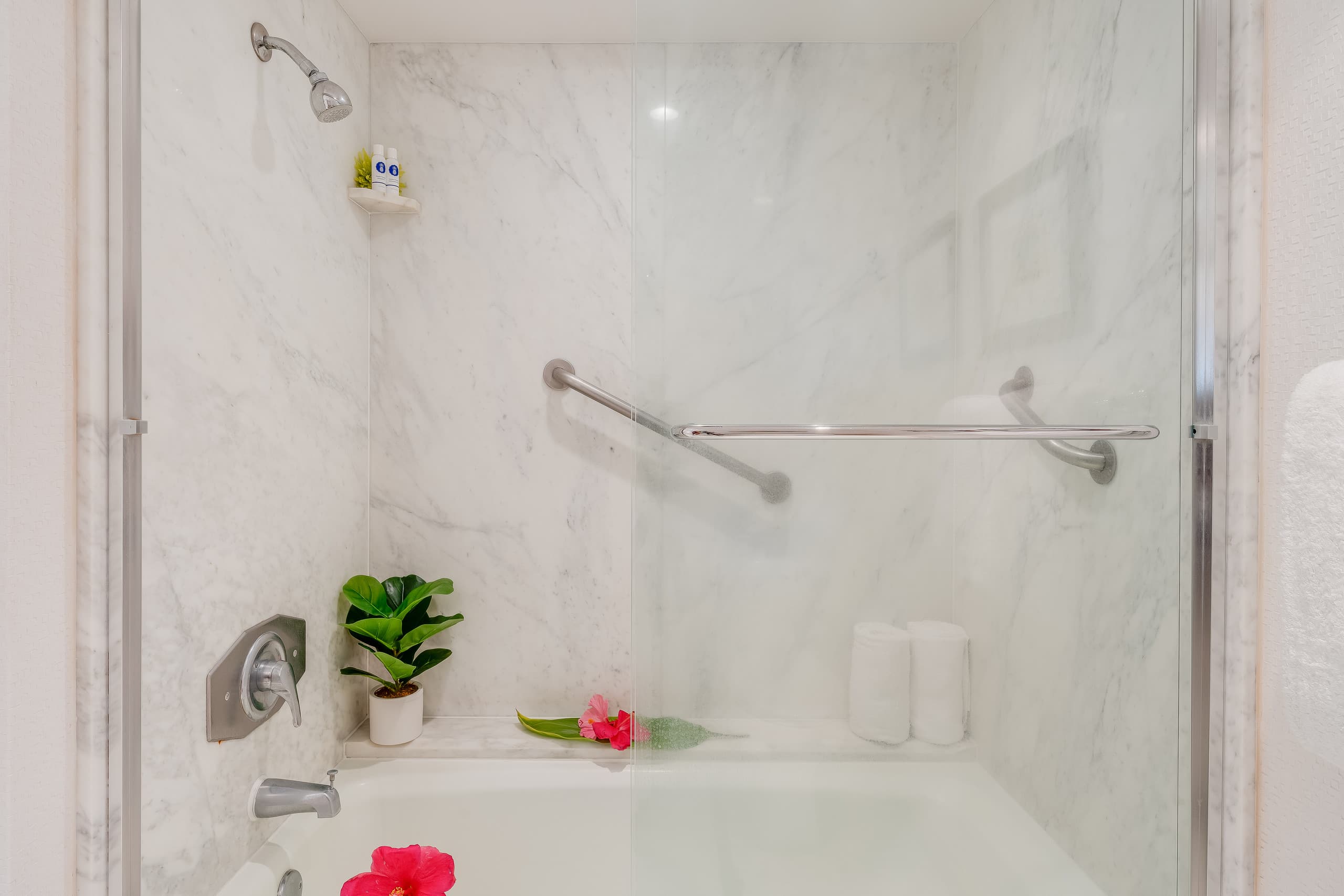 Condo in Lahaina · ★4.79 · 1 bedroom · 2 beds · 2 baths - Image 24