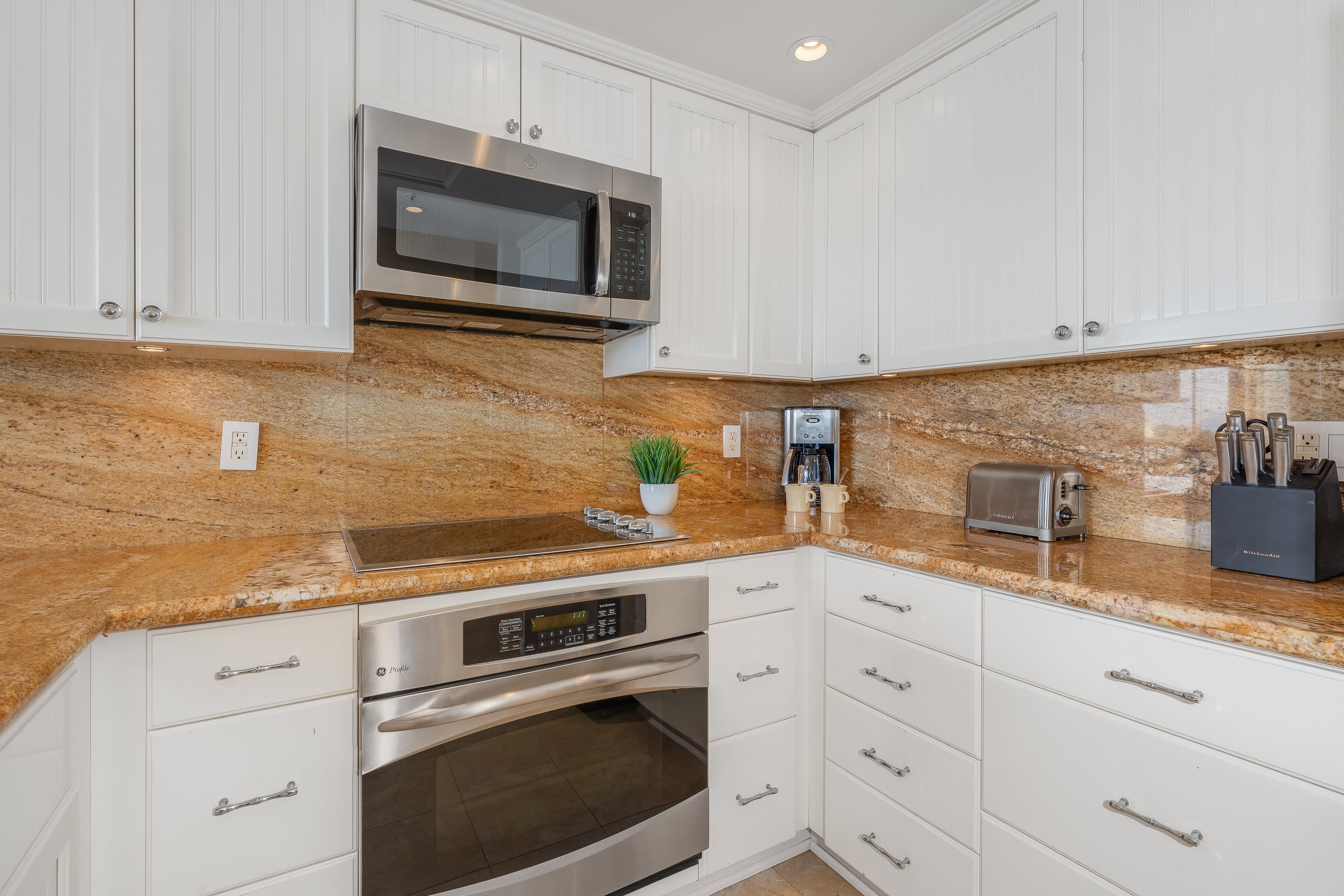 Condo in Lahaina · ★4.79 · 1 bedroom · 2 beds · 2 baths - Image 9