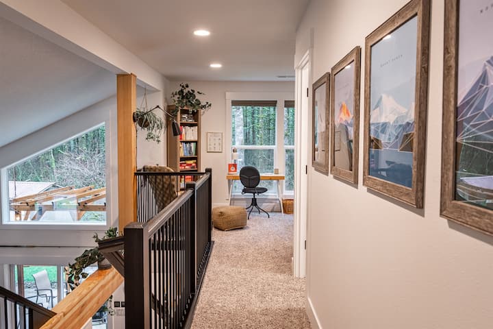 Modern Cabin | Hot Tub + Trails + River Access - Ainsworth State Park, Cascade Locks