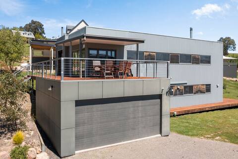 Black Diamond - Merrijig - Sleeps 14