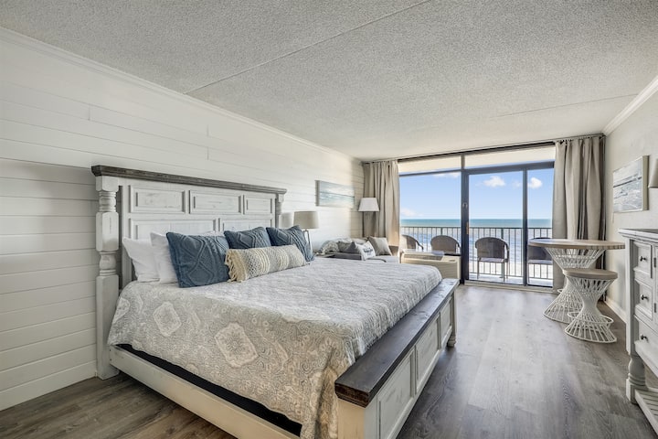 Direct Oceanfront! King Bed! Close To Everything! - Myrtle Beach, SC