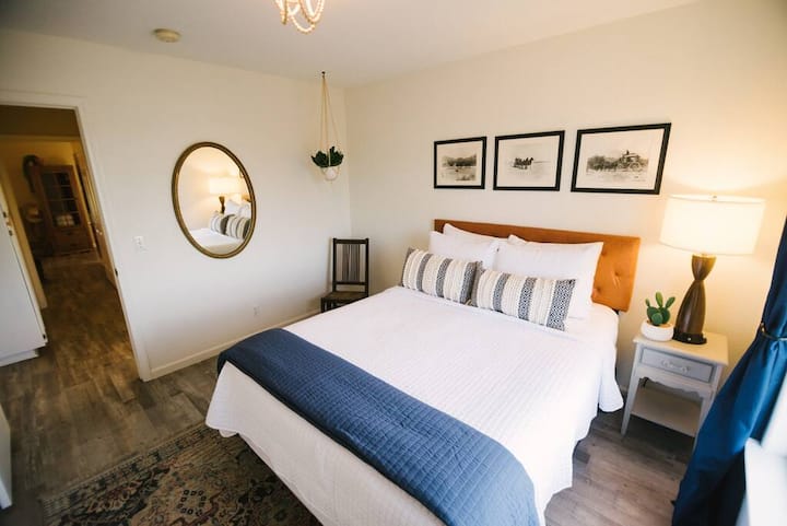 Ovaj bračni krevet iz sredine prošlog stoljeća s komadom kauboja.