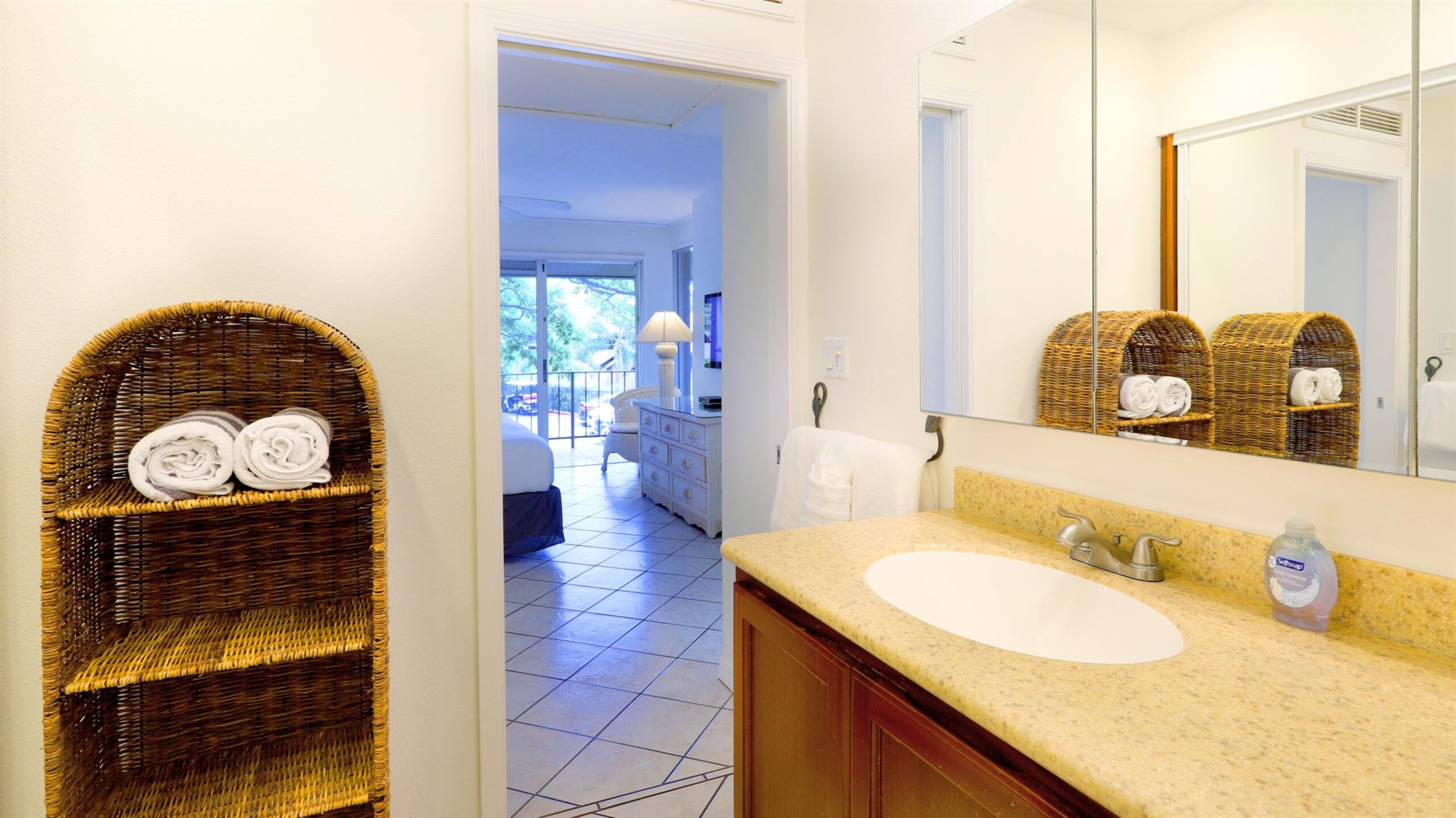 Condo in Lahaina · ★4.71 · 2 bedrooms · 4 beds · 2 baths - Image 4