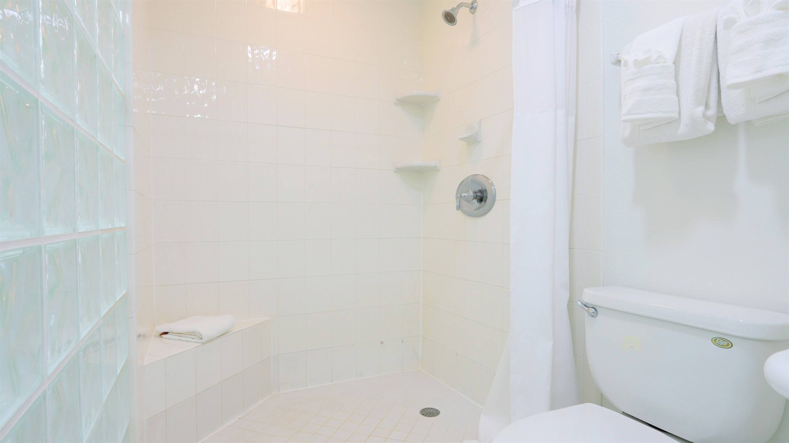 Condo in Lahaina · ★4.71 · 2 bedrooms · 4 beds · 2 baths - Image 15