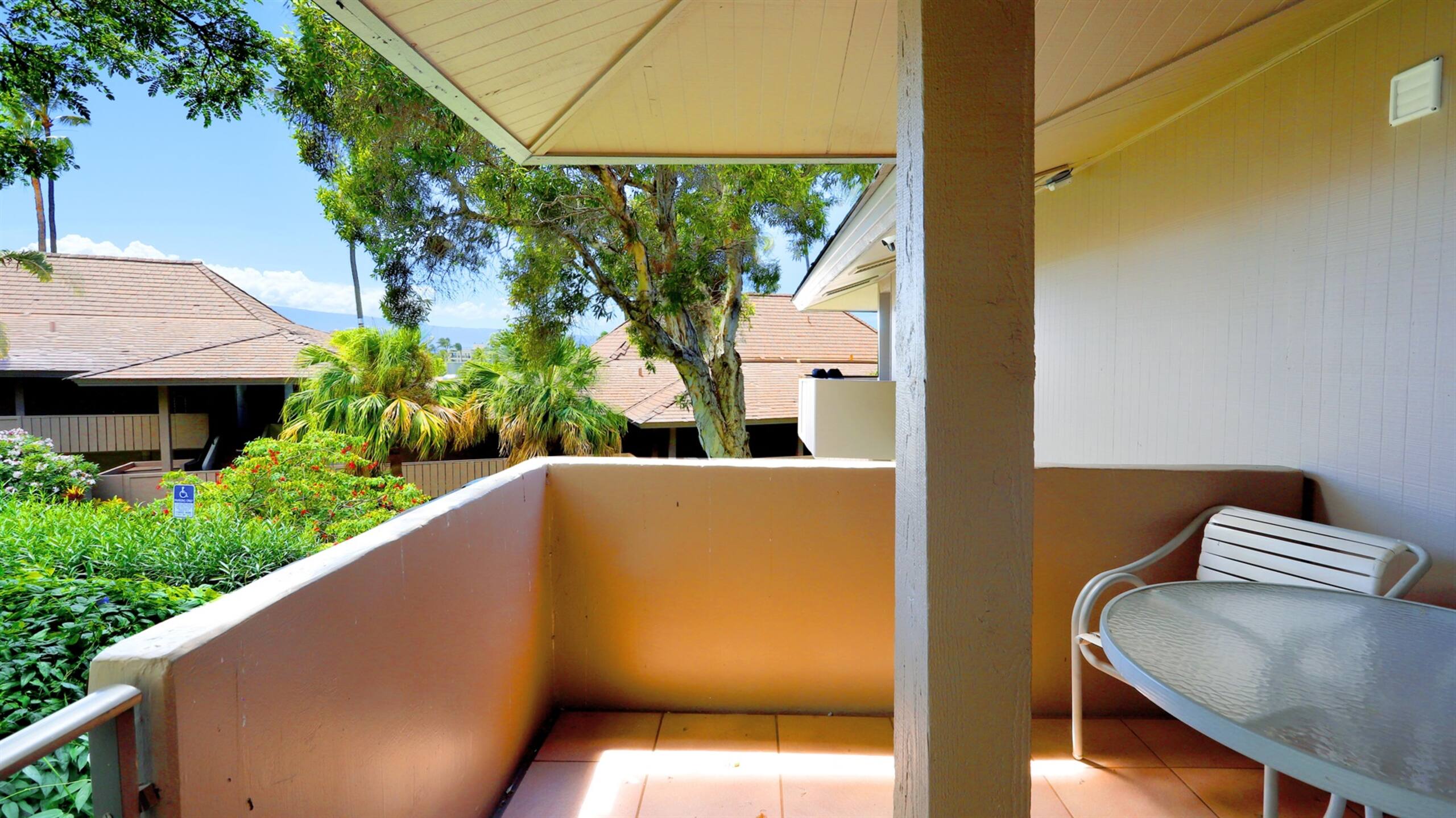 Condo in Lahaina · ★4.71 · 2 bedrooms · 4 beds · 2 baths - Image 3