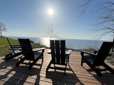 Lake Michigan Views • Private Hot Tub • King Bed