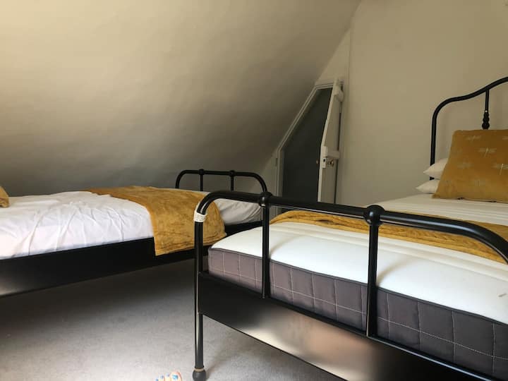 Spavaća soba 3 bračna kreveta