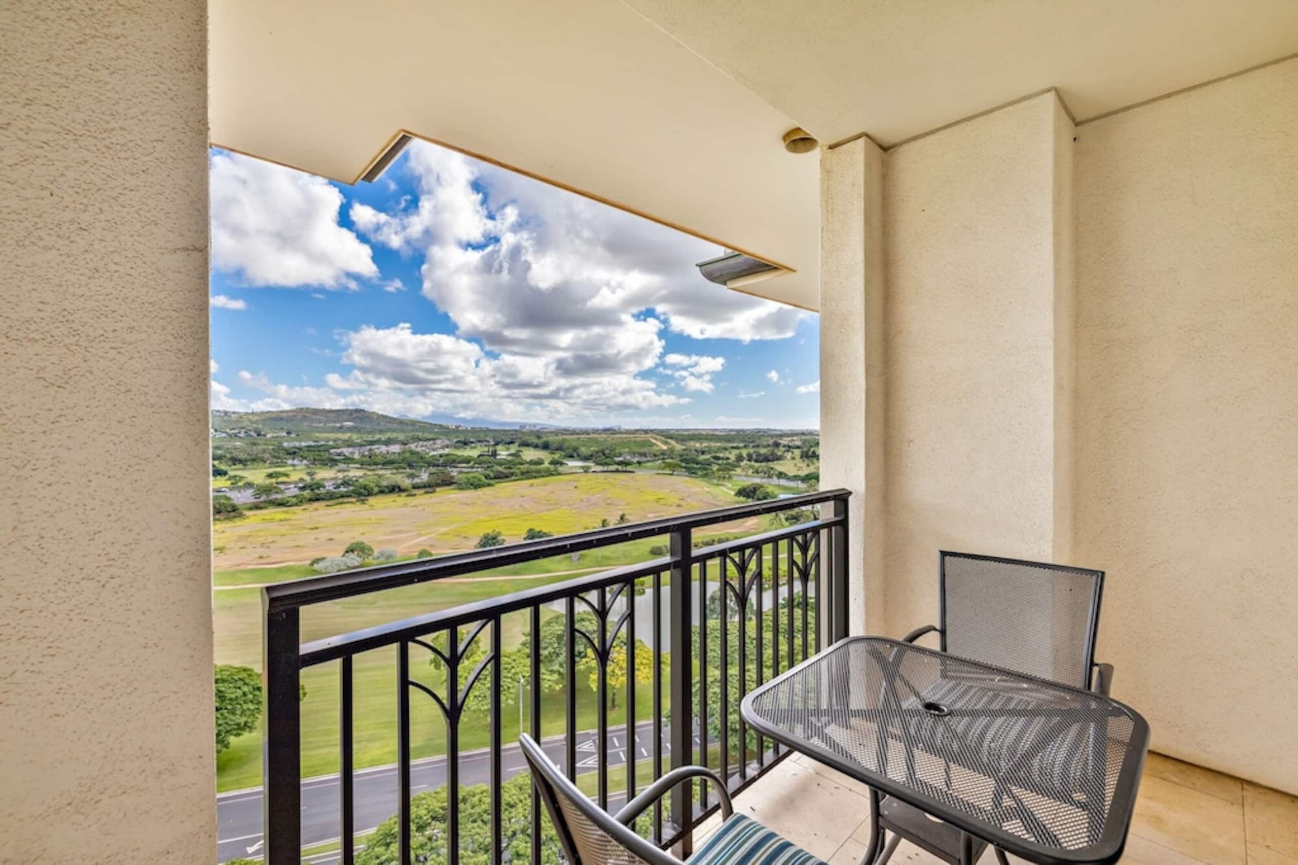 Condo in Kapolei · ★5.0 · 3 bedrooms · 4 beds · 2.5 private baths - Image 9