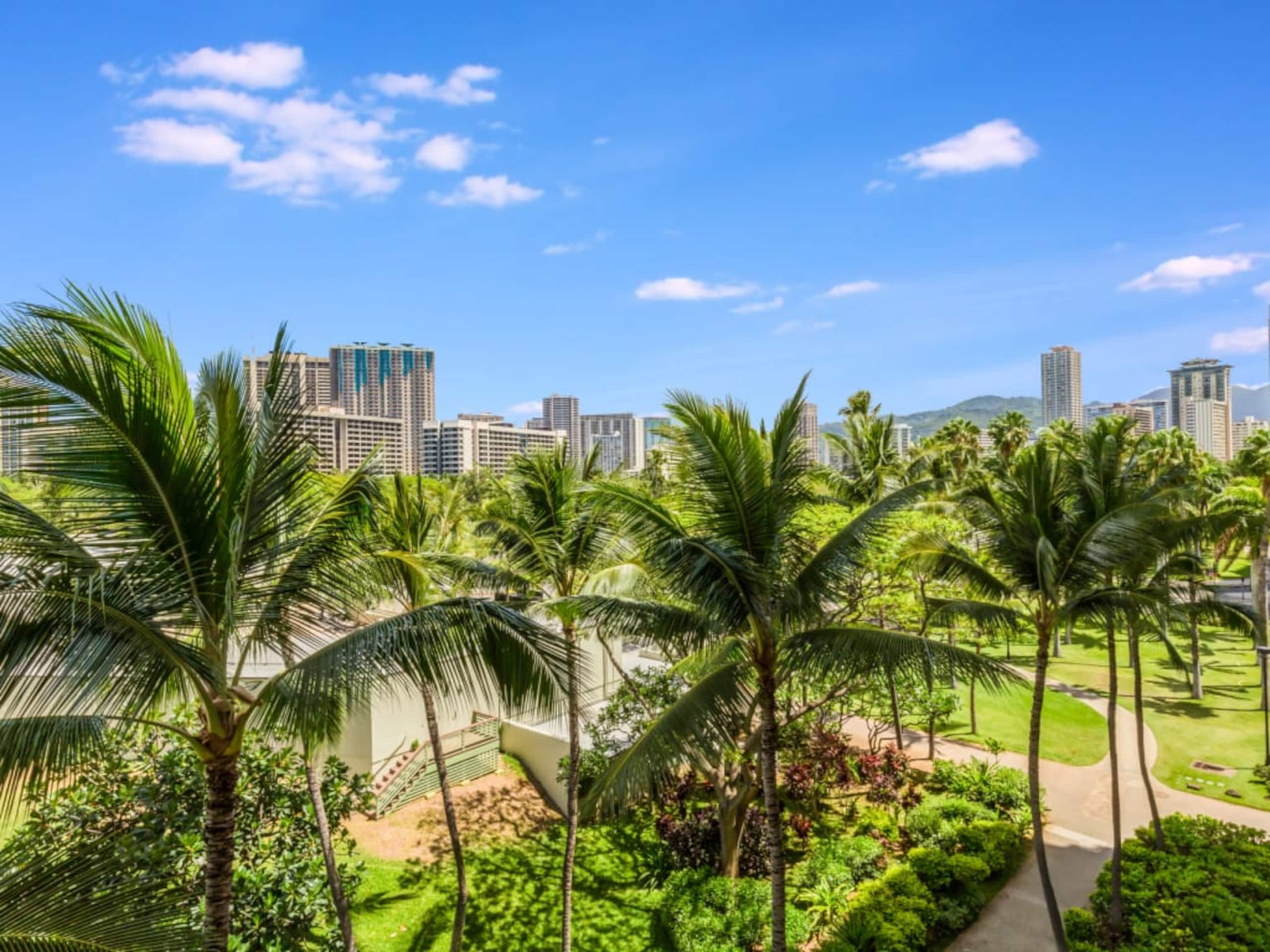 Condo in Honolulu · ★5.0 · 1 bedroom · 1 bed · 1 shared bath - Image 17