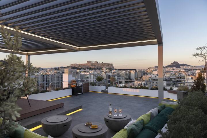Stunning Penthouse With Spectacular Vistas!